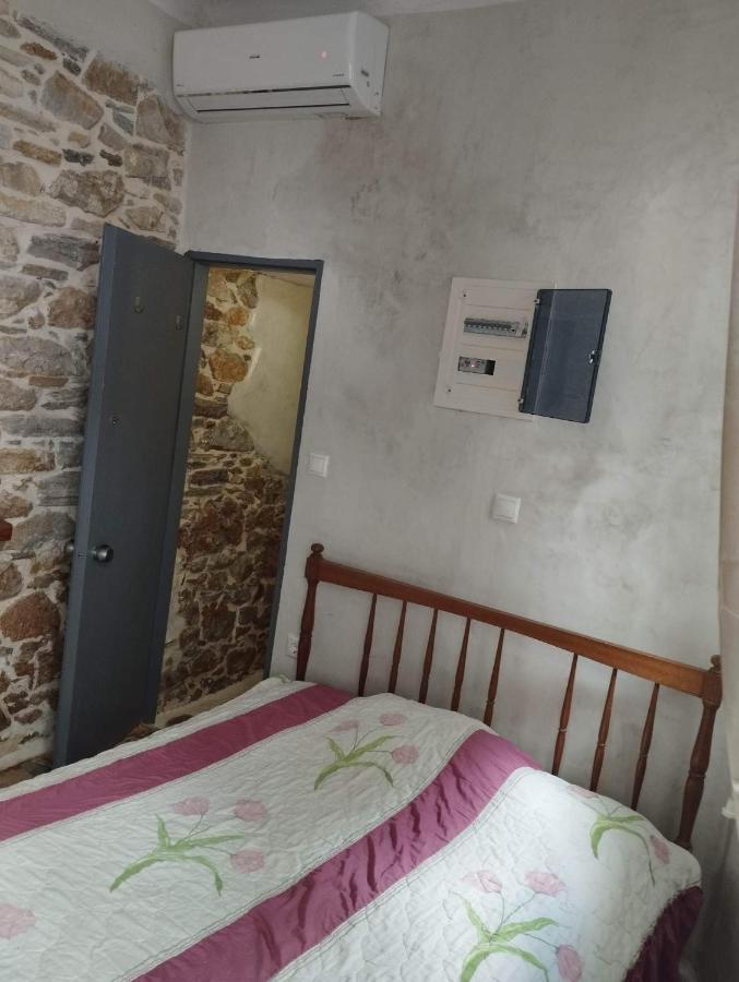 Fasolas Square 15m2 Is Located 30 Stairs Up From The Main Road And It Is In The Old Market Fasolas And Next To The Museums Filótion