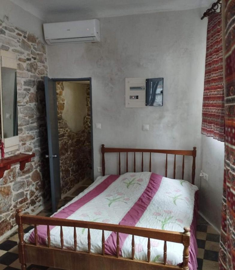 Fasolas Square 15m2 Is Located 30 Stairs Up From The Main Road And It Is In The Old Market Fasolas And Next To The Museums *