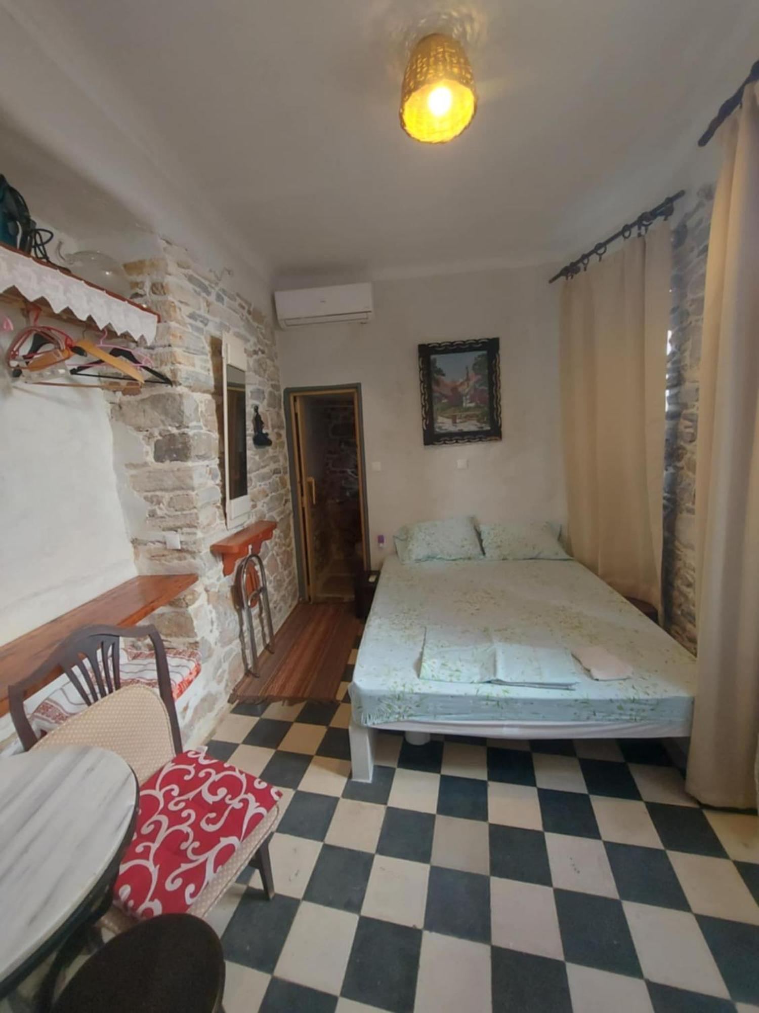 Ferienhaus Fasolas Square 15m2 Is Located 30 Stairs Up From The Main Road And It Is In The Old Market Fasolas And Next To The Museums Filótion